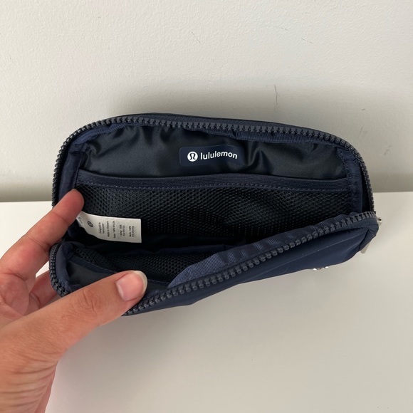 Lululemon everywhere belt bag - Picture 6 of 9